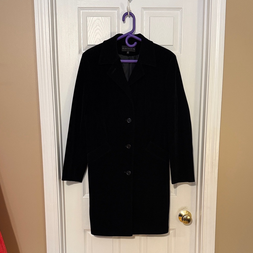 Gallery Black Women's Velvet Coat